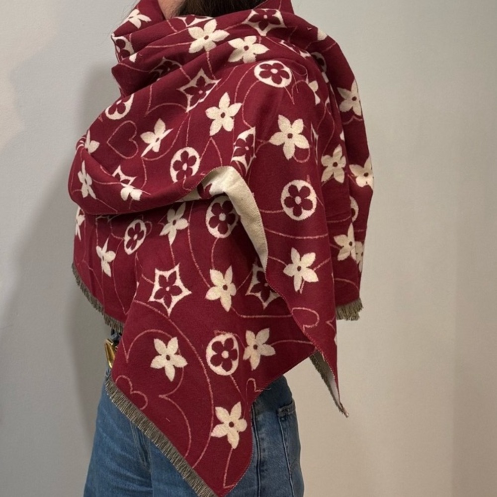 NWOT scarf / wrap reversible red and cream floral, fringed edging